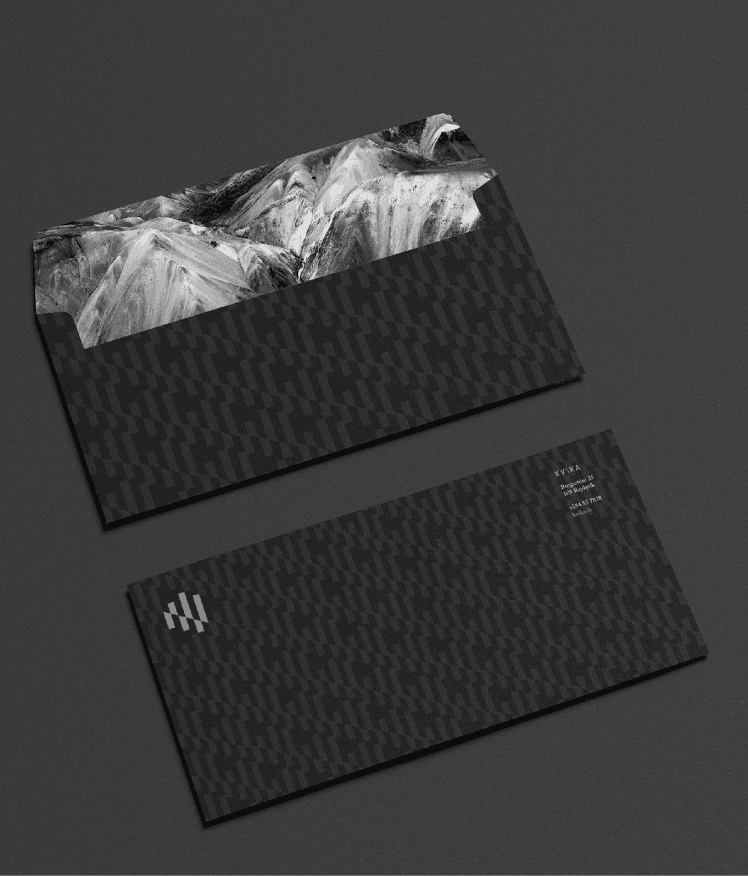 Bréfumslög sem voru sérhönnuð fyrir Kviku banka af Hér&Nú auglýsingastofu